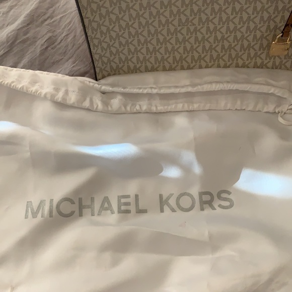 Michael Kors handbag - Picture 6 of 11